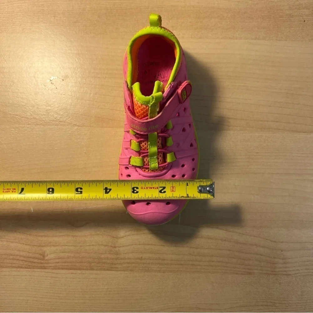 Stride Rite girls pink water hiking shoe. Like new!